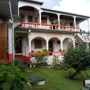 drapers-san-guest-house.comcaribbean.com/